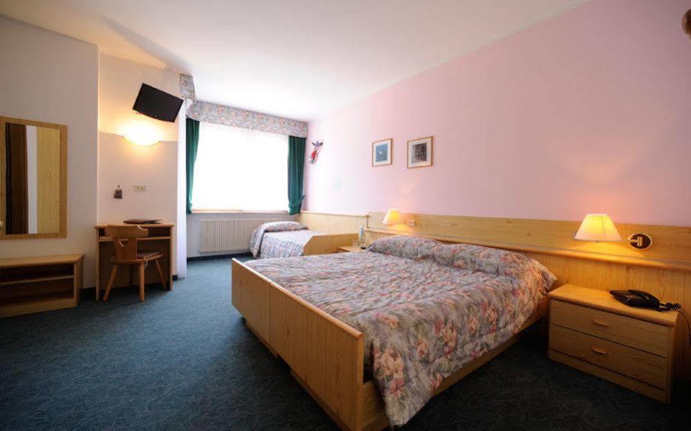Alpine Touring Hotel-Petfriendly Pozza di Fassa Exteriör bild